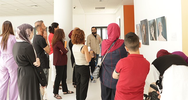 جامعة دار الكلمة تنظم فعاليات تقييم مشاريع التخرج لطلبة برنامجي الفنون التشكيلية المعاصرة وفن الصياغة 
