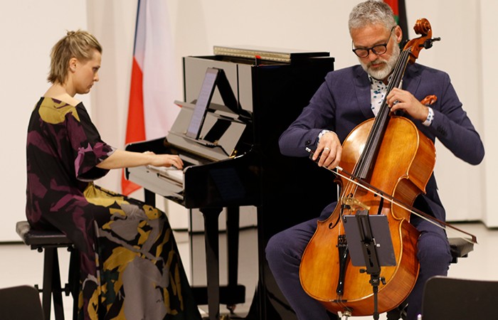 تنظيم حفل موسيقي للثنائي التشيكي تيريزي فيالوفا وجيري بارتا