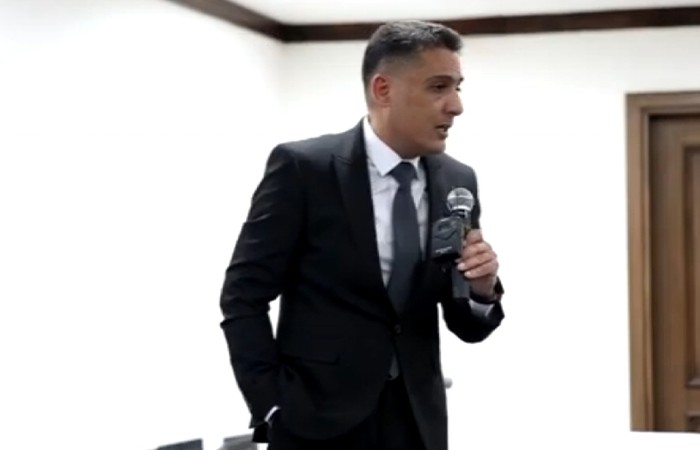 البروفيسور معتصم عديلة يقدم رؤى فلسفية ومقاربات تربوية في تعليم الموسيقى لذوي الإعاقة